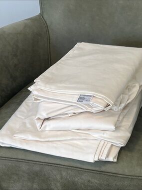 Like new. Charter club twin sheets